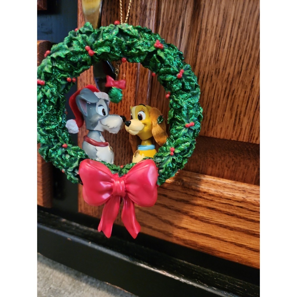 LADY & TRAMP DISNEY CHRISTMAS WREATH ORNAMENT